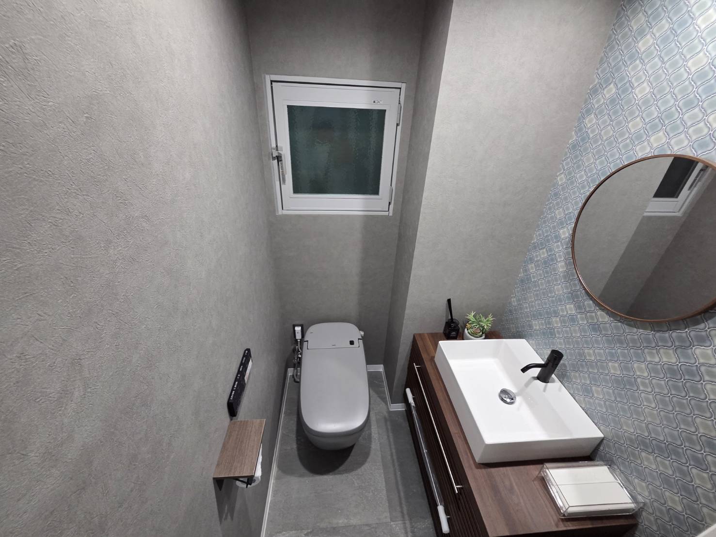 新本社のトイレ写真