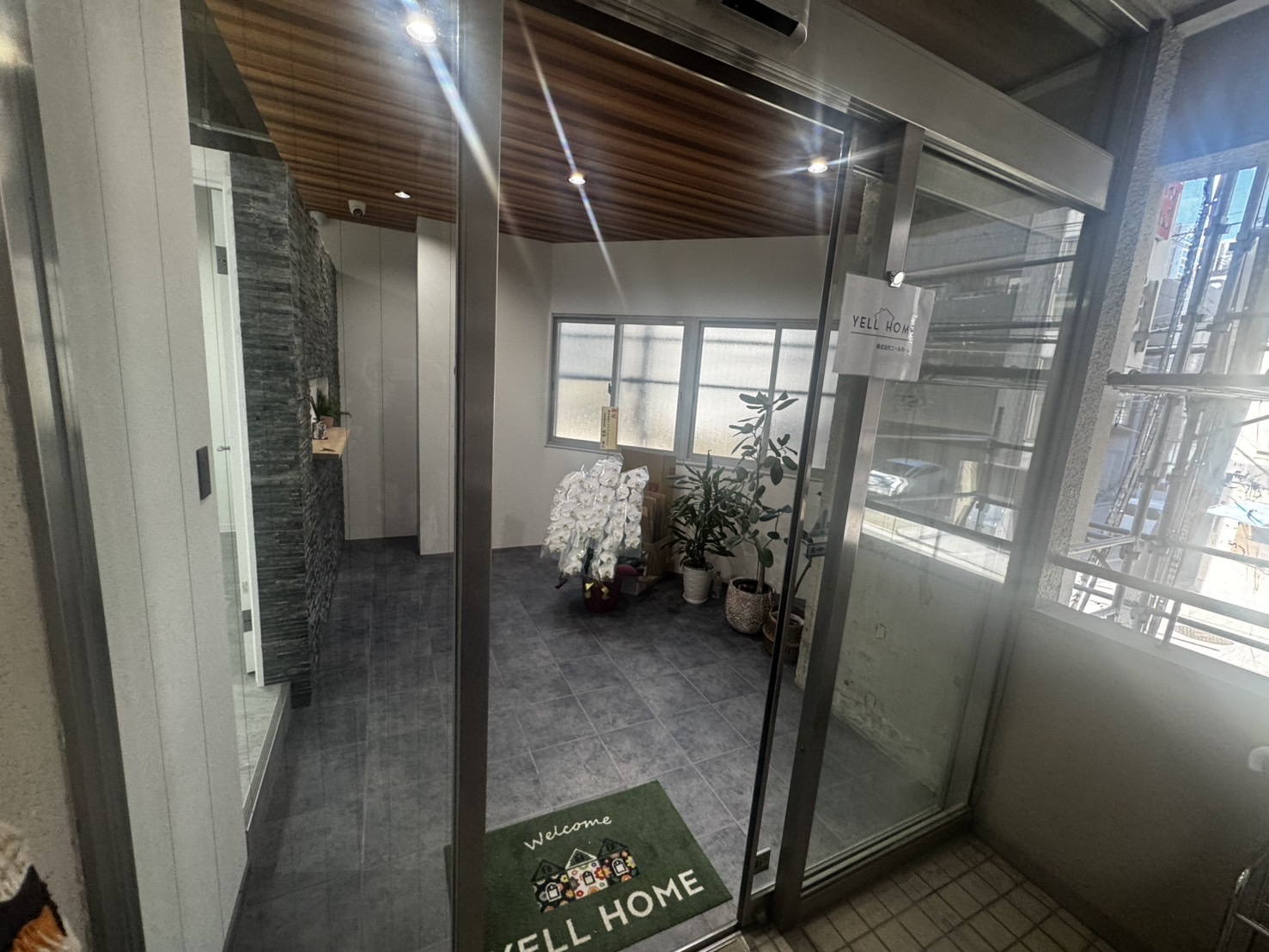 新本社の玄関写真
